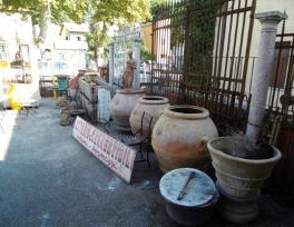 Antichit Bianchi Roberto,il camino antico in pietra e marmo,Le Ville di Monterchi (Arezzo), CAMINI ANTICHI, MATERIALI DA RECUPERO,alari antichi,pavimenti antichi in cotto,tegole e coppi antichi, ferro battuto,rame antico,portali antichi in pietra e marmo,orci antichi in cotto dell'Impruneta,fontane, statue e colonne antiche in pietra antica e marmo antico,materiali di recupero,coppi antichi,cancelli in ferro battuto,cassaforte antica,caminetti antichi,accessori per il camino,presso la Madonna del Parto.