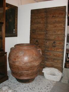 Antichit Bianchi Roberto,il camino antico in pietra e marmo,Le Ville di Monterchi (Arezzo), CAMINI ANTICHI, MATERIALI DA RECUPERO,alari antichi,pavimenti antichi in cotto,tegole e coppi antichi, ferro battuto,rame antico,portali antichi in pietra e marmo,orci antichi in cotto dell'Impruneta,fontane, statue e colonne antiche in pietra antica e marmo antico,materiali di recupero,coppi antichi,cancelli in ferro battuto,cassaforte antica,caminetti antichi,accessori per il camino,presso la Madonna del Parto.