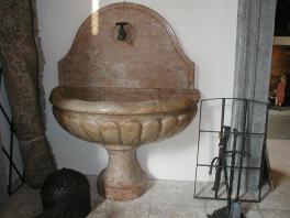 Antichit Bianchi Roberto,il camino antico in pietra e marmo,Le Ville di Monterchi (Arezzo), CAMINI ANTICHI, MATERIALI DA RECUPERO,alari antichi,pavimenti antichi in cotto,tegole e coppi antichi, ferro battuto,rame antico,portali antichi in pietra e marmo,orci antichi in cotto dell'Impruneta,fontane, statue e colonne antiche in pietra antica e marmo antico,materiali di recupero,coppi antichi,cancelli in ferro battuto,cassaforte antica,caminetti antichi,accessori per il camino,presso la Madonna del Parto.