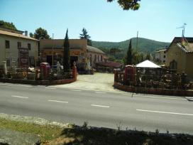 Antichit Bianchi Roberto,il camino antico in pietra e marmo,Le Ville di Monterchi (Arezzo), CAMINI ANTICHI, MATERIALI DA RECUPERO,alari antichi,pavimenti antichi in cotto,tegole e coppi antichi, ferro battuto,rame antico,portali antichi in pietra e marmo,orci antichi in cotto dell'Impruneta,fontane, statue e colonne antiche in pietra antica e marmo antico,materiali di recupero,coppi antichi,cancelli in ferro battuto,cassaforte antica,caminetti antichi,accessori per il camino,presso la Madonna del Parto.