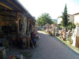 Antichit Bianchi Roberto,il camino antico in pietra e marmo,Le Ville di Monterchi (Arezzo), CAMINI ANTICHI, MATERIALI DA RECUPERO,alari antichi,pavimenti antichi in cotto,tegole e coppi antichi, ferro battuto,rame antico,portali antichi in pietra e marmo,orci antichi in cotto dell'Impruneta,fontane, statue e colonne antiche in pietra antica e marmo antico,materiali di recupero,coppi antichi,cancelli in ferro battuto,cassaforte antica,caminetti antichi,accessori per il camino,presso la Madonna del Parto.