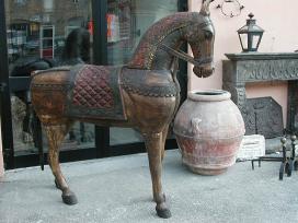 Antichit Bianchi Roberto,il camino antico in pietra e marmo,Le Ville di Monterchi (Arezzo), CAMINI ANTICHI, MATERIALI DA RECUPERO,alari antichi,pavimenti antichi in cotto,tegole e coppi antichi, ferro battuto,rame antico,portali antichi in pietra e marmo,orci antichi in cotto dell'Impruneta,fontane, statue e colonne antiche in pietra antica e marmo antico,materiali di recupero,coppi antichi,cancelli in ferro battuto,cassaforte antica,caminetti antichi,accessori per il camino,presso la Madonna del Parto.