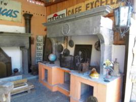 Antichit Bianchi Roberto,il camino antico in pietra e marmo,Le Ville di Monterchi (Arezzo), CAMINI ANTICHI, MATERIALI DA RECUPERO,alari antichi,pavimenti antichi in cotto,tegole e coppi antichi, ferro battuto,rame antico,portali antichi in pietra e marmo,orci antichi in cotto dell'Impruneta,fontane, statue e colonne antiche in pietra antica e marmo antico,materiali di recupero,coppi antichi,cancelli in ferro battuto,cassaforte antica,caminetti antichi,accessori per il camino,presso la Madonna del Parto.