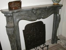 Antichit Bianchi Roberto,il camino antico in pietra e marmo,Le Ville di Monterchi (Arezzo), CAMINI ANTICHI, MATERIALI DA RECUPERO,alari antichi,pavimenti antichi in cotto,tegole e coppi antichi, ferro battuto,rame antico,portali antichi in pietra e marmo,orci antichi in cotto dell'Impruneta,fontane, statue e colonne antiche in pietra antica e marmo antico,materiali di recupero,coppi antichi,cancelli in ferro battuto,cassaforte antica,caminetti antichi,accessori per il camino,presso la Madonna del Parto.