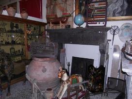 Antichit Bianchi Roberto,il camino antico in pietra e marmo,Le Ville di Monterchi (Arezzo), CAMINI ANTICHI, MATERIALI DA RECUPERO,alari antichi,pavimenti antichi in cotto,tegole e coppi antichi, ferro battuto,rame antico,portali antichi in pietra e marmo,orci antichi in cotto dell'Impruneta,fontane, statue e colonne antiche in pietra antica e marmo antico,materiali di recupero,coppi antichi,cancelli in ferro battuto,cassaforte antica,caminetti antichi,accessori per il camino,presso la Madonna del Parto.